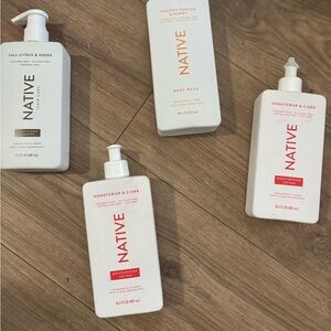 Native Body Wash Set - White and Red